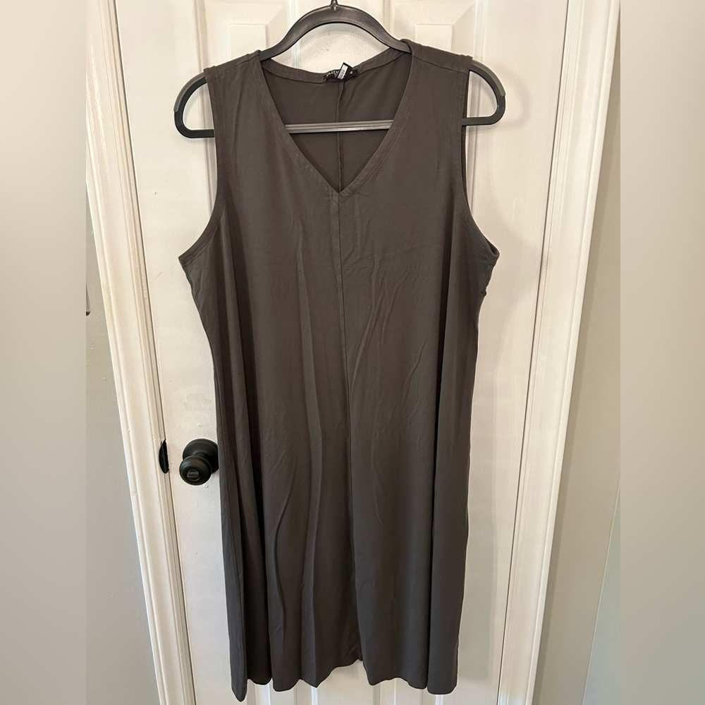 Eileen Fisher Woman Size 1X Plus Size Gray Sleeveless V-Neck Dress